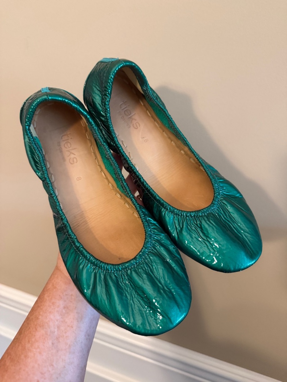 Tieks Emerald Green Metallic Ballet Flats, Size 8. - Picture 15 of 16